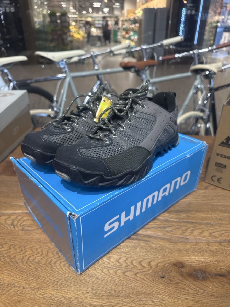 Shimano Scarpe da uomo: Shimano MT33 MTB Schuhe Gr. 40  Neu – Nuovo (secondo la descrizione) da Zürich venduto da mah_zb5t