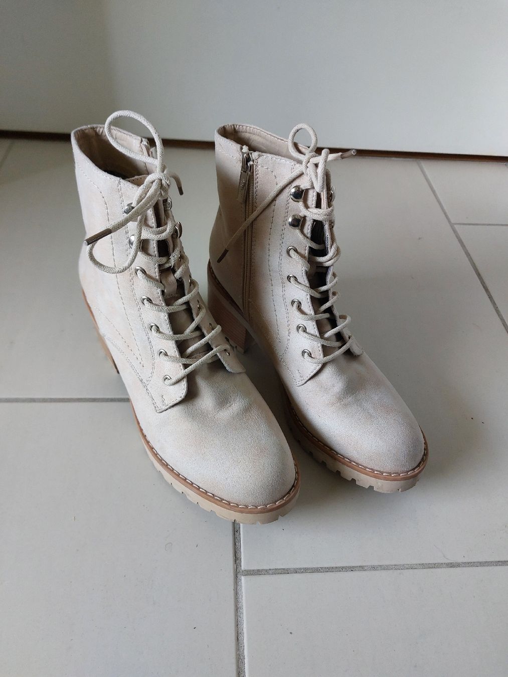 Scarpe da donna: Braune Schnürstiefeletten Grösse 41 – Nuovo (secondo la descrizione) da Lenzburg venduto da Judi8995