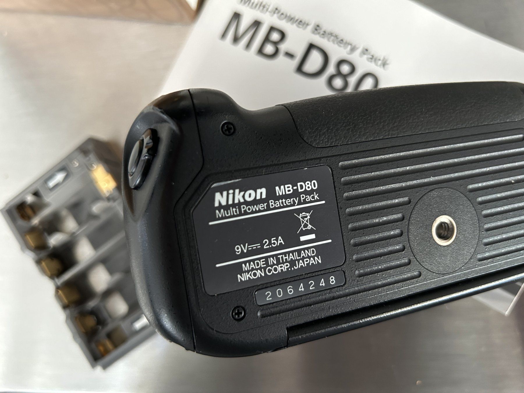 Nikon Fotocamera: Nikon MB-D80 Multi Power Batteriy Pack – Usato da Worb venduto da -rene-
