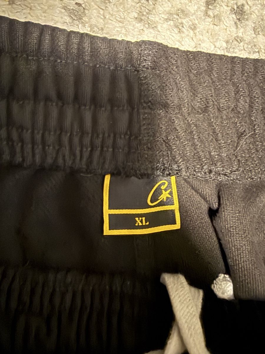 Corteiz Pantaloni: Corteiz Black Jogger Bottom V2 – Usato da Yverdon-Les-Bains venduto da fir_7srk 2