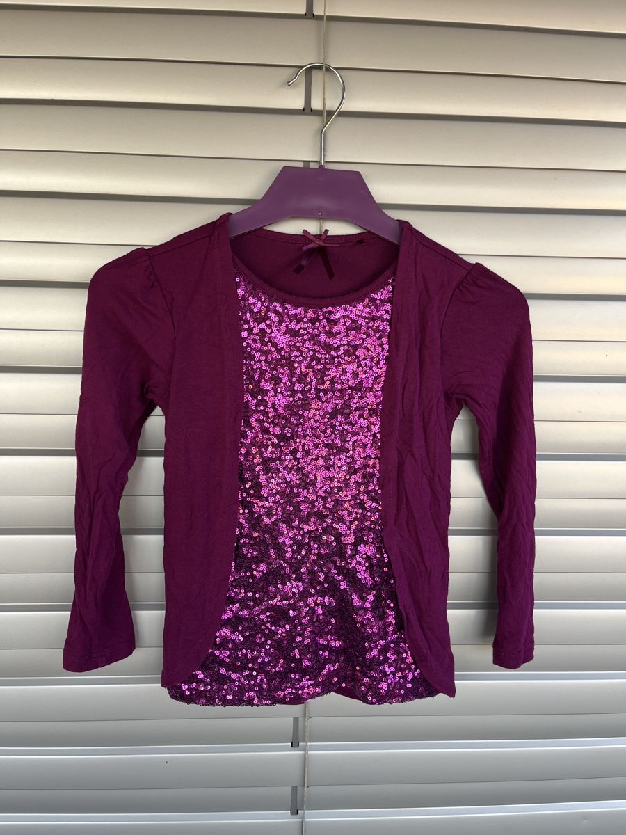 Blouses, T-shirts & Tops: T-shirt taille 5-6 an – D'occasion à Biel/Bienne par David_2012