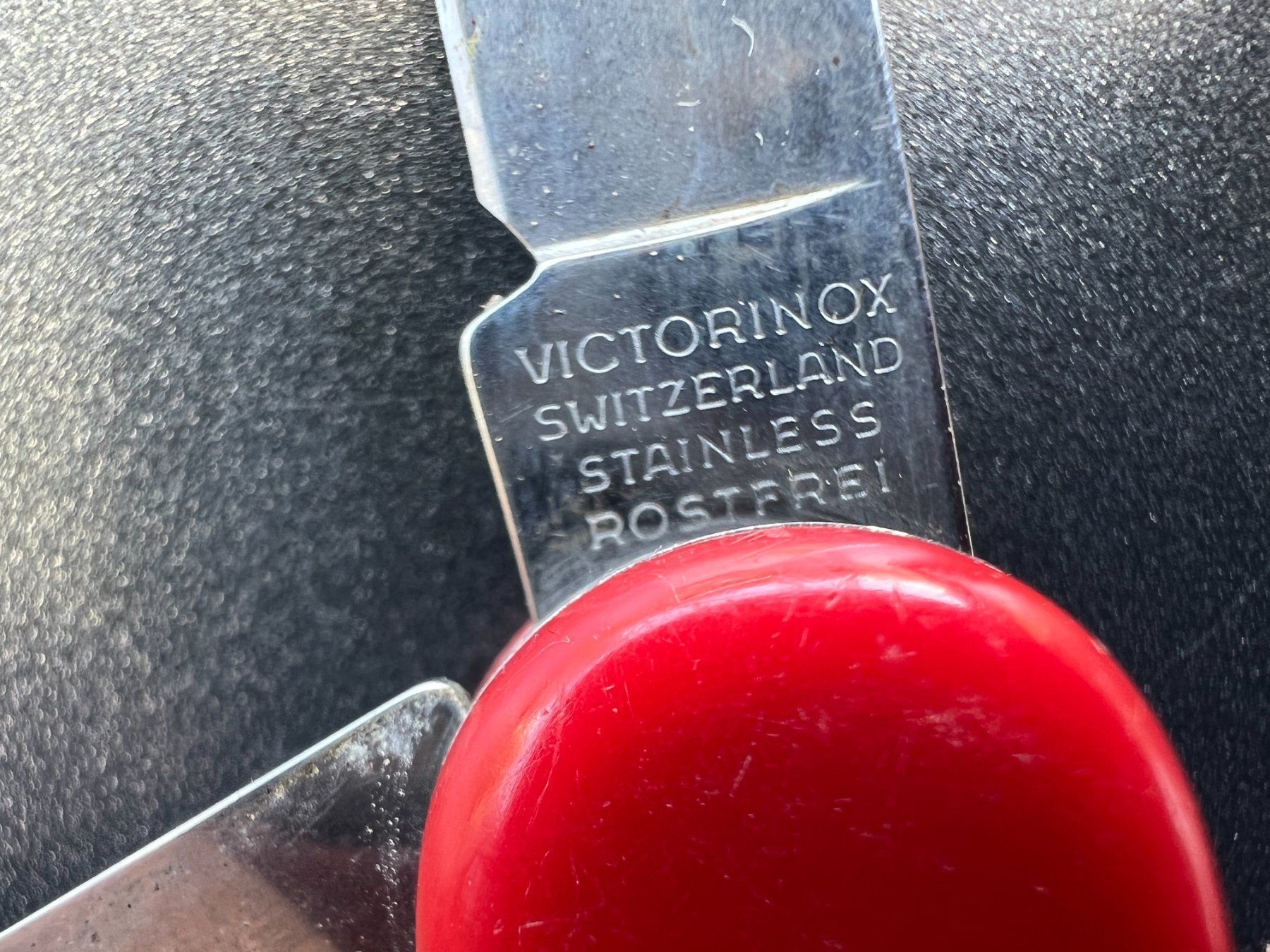 Victorinox Taschenmesser: Sackmesser Victorinox Taschenmesser rot – Gebraucht aus Balzers von Alannah 2