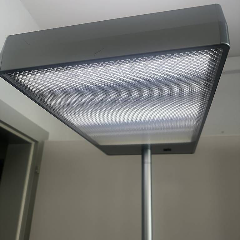 Lampen: Lampadaire avec deux boutons  – Gebraucht aus La Chaux-de-fonds von ccjp 2