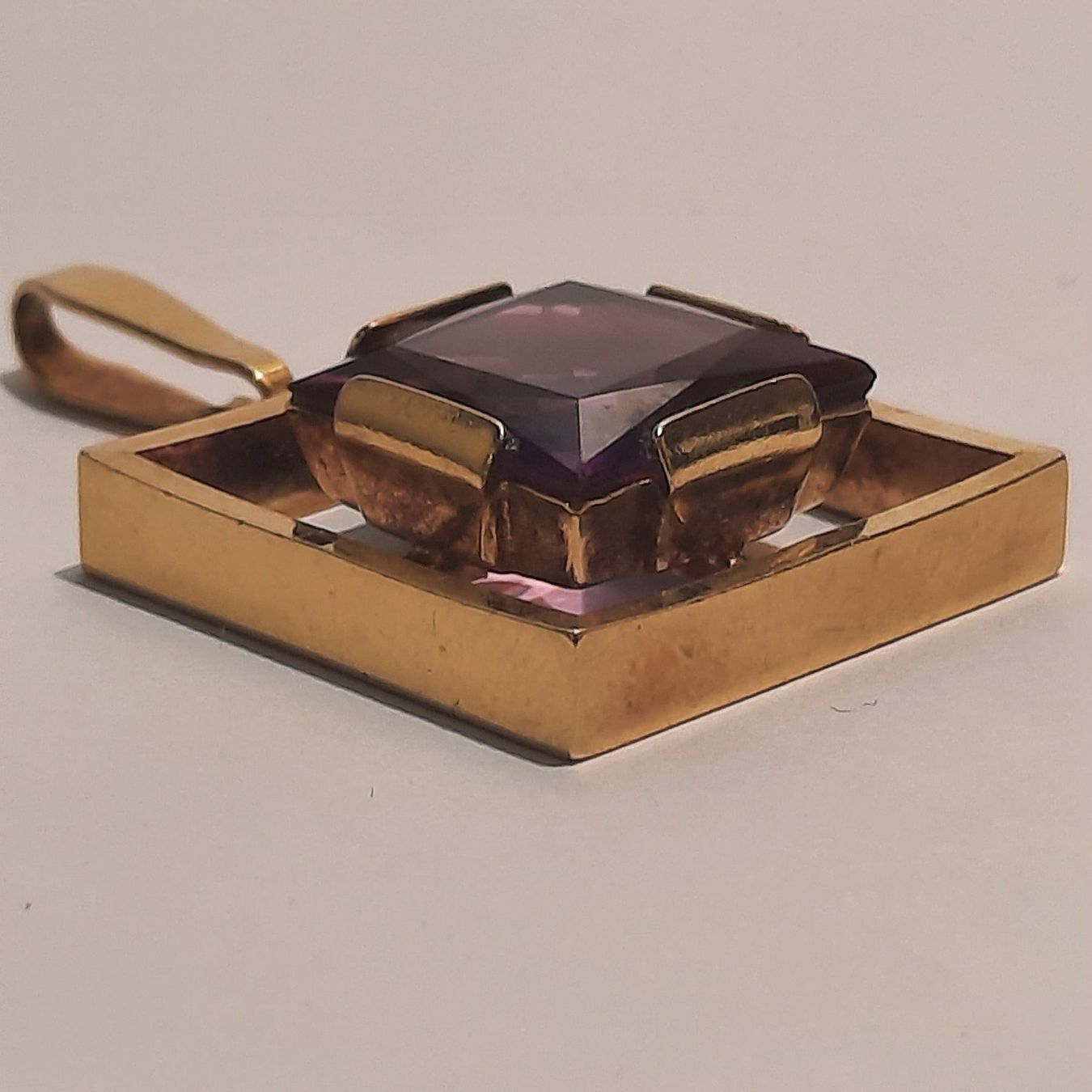 Ciondoli: Goldener Anhänger mit grossem Sativ – Usato da Unterägeri venduto da Altgoldschmuck