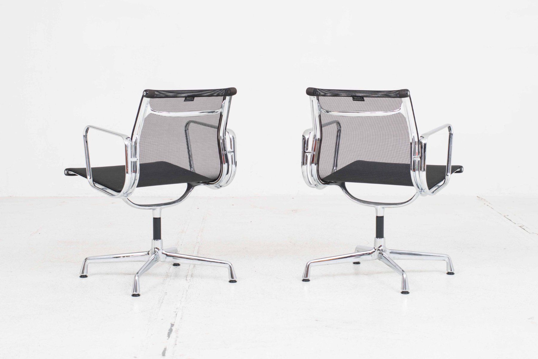 Vitra Sedie: Vitra EA 108 Bürostuhl von Eames mit schwarzem Netzstoff – Usato da Zürich venduto da STUZH38 1