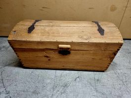 Holztruhe