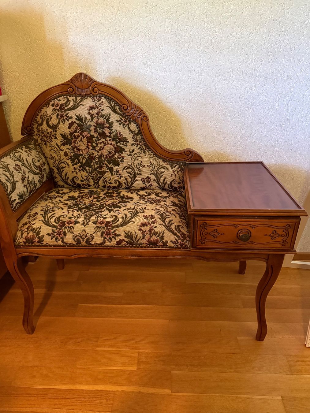 Tavoli: Antikes Telefonmöbel/ Sitzmöbel mit Tisch Nussbaum Holz – Usato da Egg SZ venduto da Schnuffi8