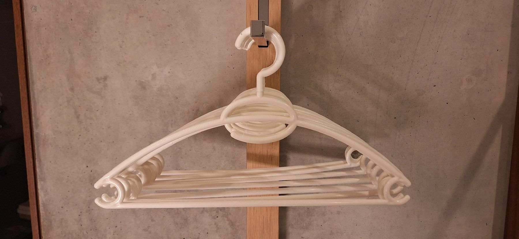 Appendiabiti: 10 Kleiderbügel Kunstoff weiss – Usato da Hofstetten SO venduto da morgana71 2