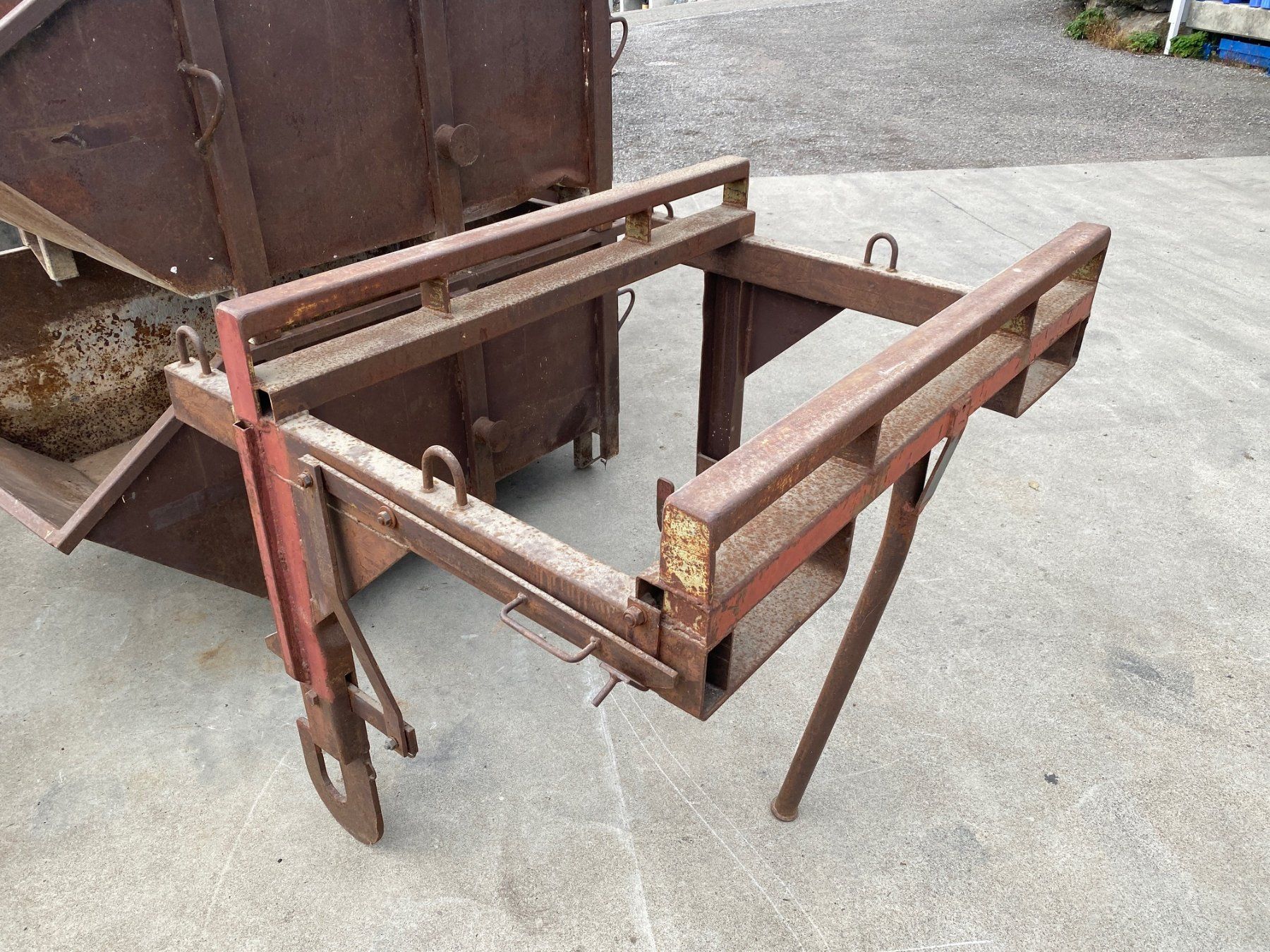 Camions-bennes: Schuttmulden mit Kippgerät im Set – D'occasion à Weiningen TG par TTW_GmbH 5