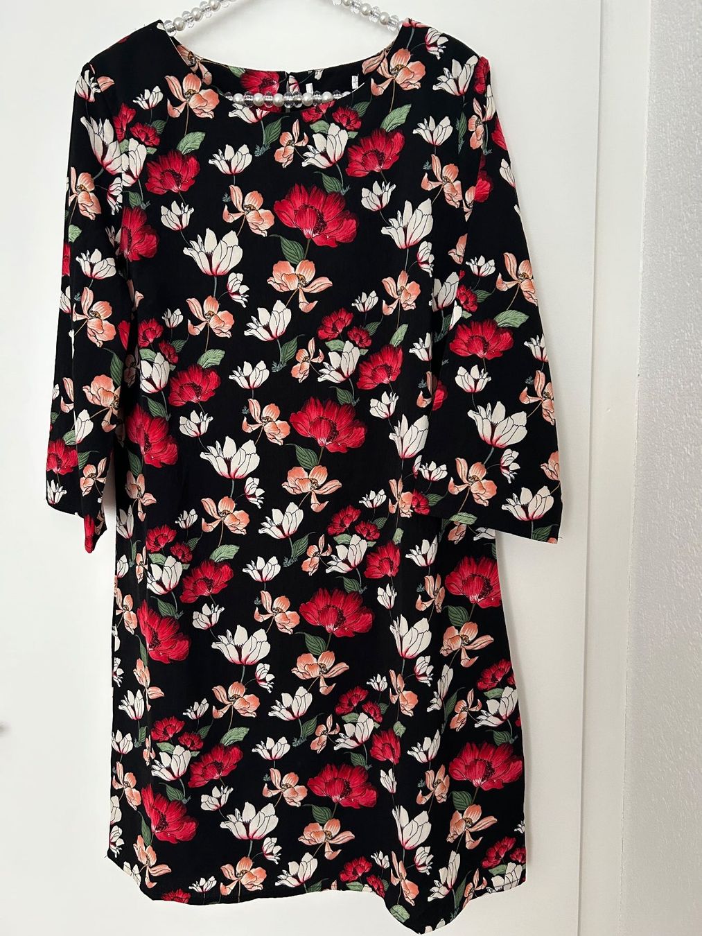 Vestiti: Schönes schwarzes Kleid mit Blumen, Gr. L oder 40 – Nuovo (secondo la descrizione) da Horn venduto da Resvi