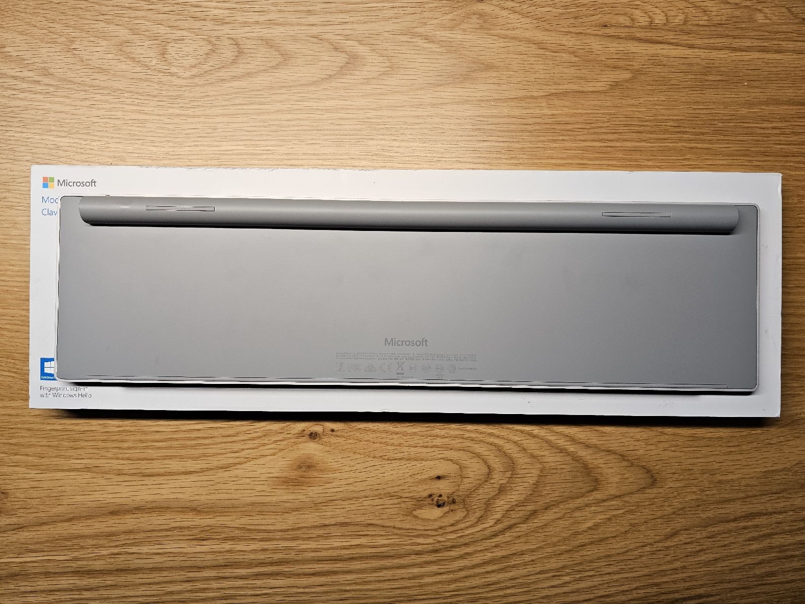 Microsoft Tastaturen: Microsoft Surface Keyboard ID Fingerprint – Gebraucht aus Locarno von  3