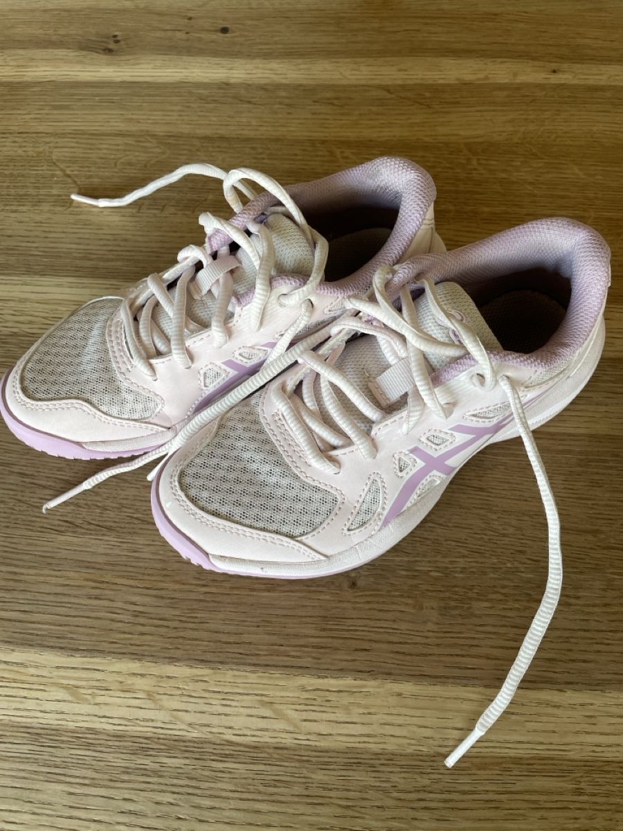 Asics Scarpe per ragazzi: Asics Hallenschuhe Gr. 32.5 – Usato da Kreuzlingen venduto da Jannella