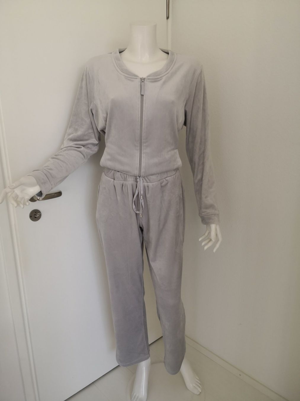 Completi & Tailleur: 🤩MANOR JOGGING-ANZUG JACKE & HOSE HELLGRAU – Usato da Olten venduto da Naja-Twins-Twins 1