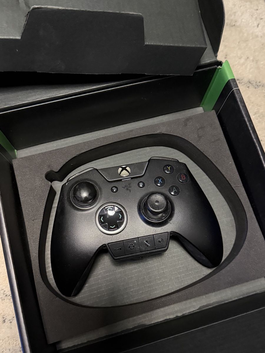 Razer Manettes: Razer Wolverine Ultimate Gaming Controller – D'occasion à Basel par two_n27b 1