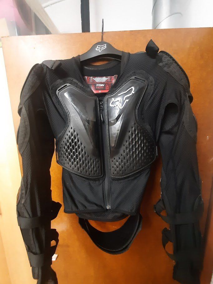 Protections: Fox Titan S – D'occasion à Gingins par danolive