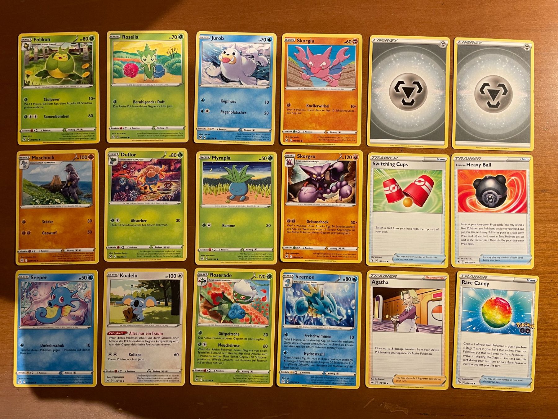 Pokémon Carte collezionabili: Pokemon Karten Set (Versand gratis) – Nuovo (secondo la descrizione) da Chur venduto da Angerson