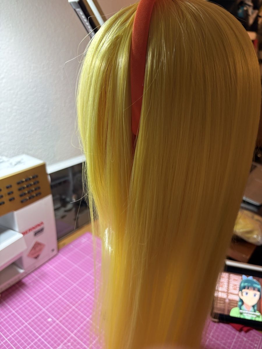 Parrucche: Gelb-Blonde Perrücke mit Schleife – Nuovo (secondo la descrizione) da Ittigen venduto da lar_65qq 4