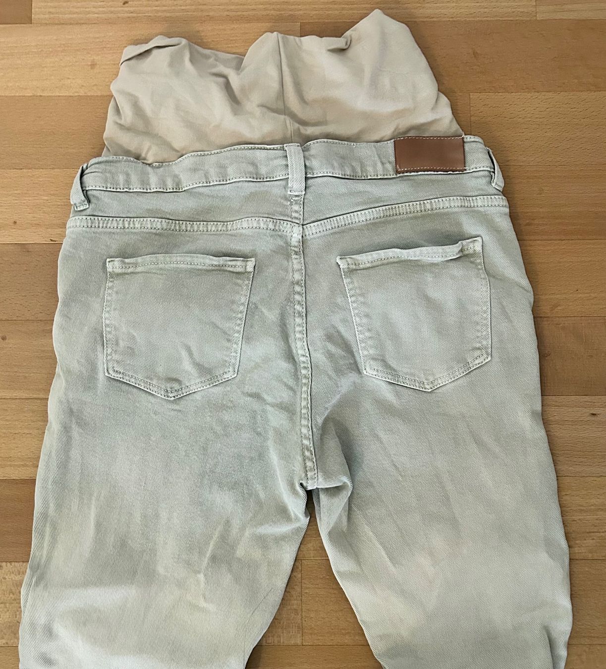 Esprit Jeans: Blassgrüne Umstandsjeans von Esprit – Usato da Zürich venduto da predisha 1