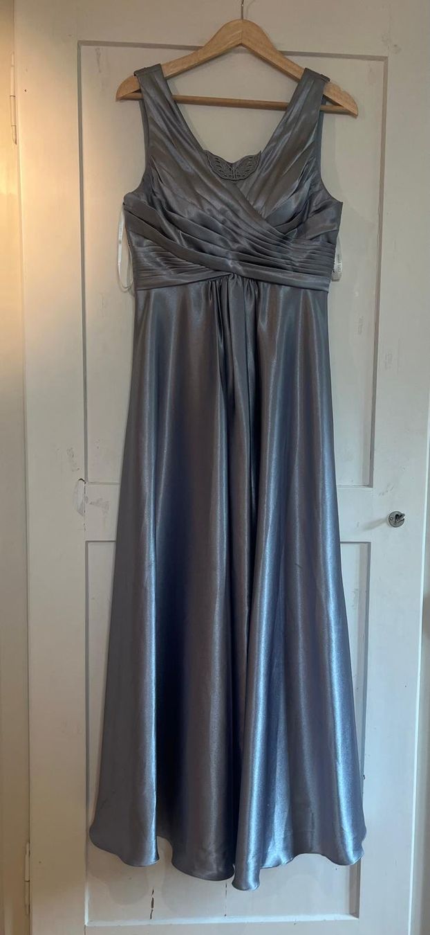 JJ’s House Kleider: Brautjungfernkleid – Gebraucht aus Spiez von Simri1 2