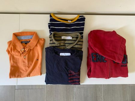 Lot: 1 T-shirt + 3 T-shirt manches longues + 1 Sweat capuche