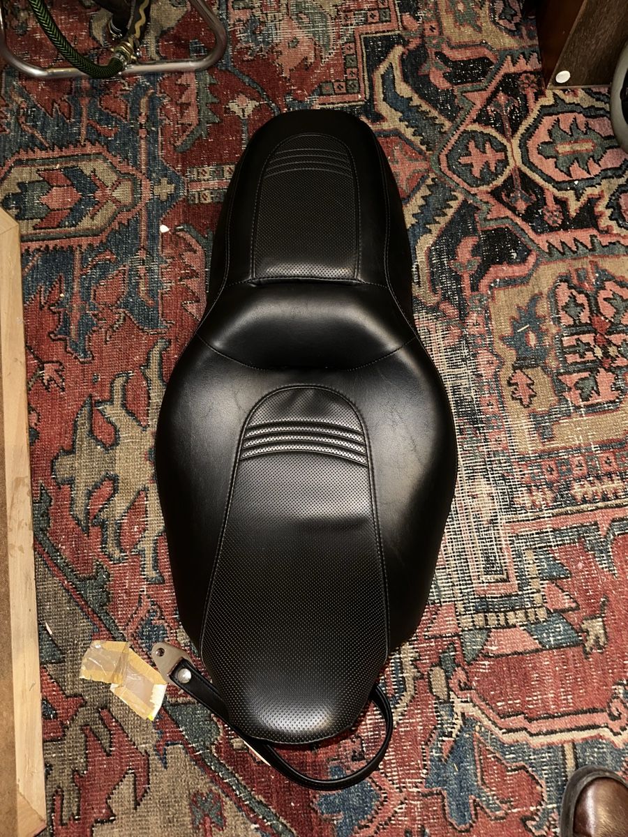 Harley-Davidson Tutti i ricambio per moto: Harley-Davidson Originalsitz Dyna Super Glide – Nuovo (secondo la descrizione) da Unteraegeri venduto da weber588