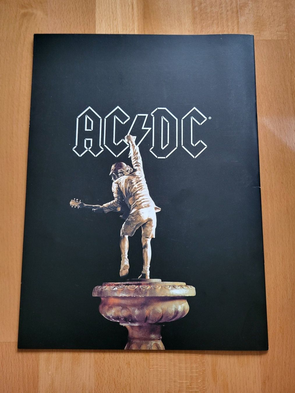 Bücher: AC/DC Tourbook - Stiff upper Lip – Gebraucht aus Liestal von sale66 1