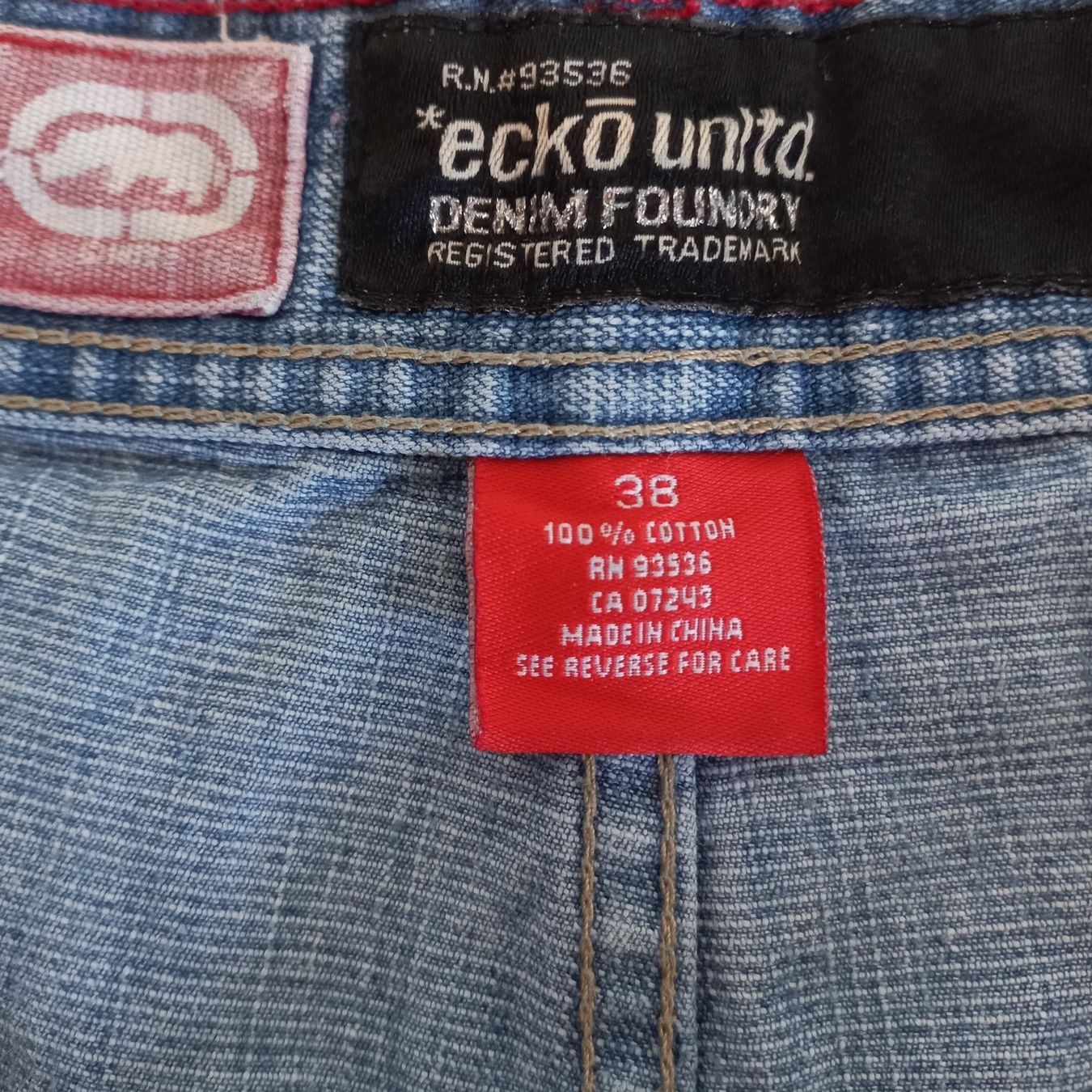 Ecko Pantaloni: Vintage Ecko Unltd Jorts (38US) – Usato da Chamoson venduto da Sapoloshop 3