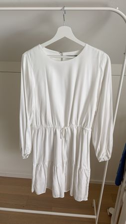 Weisses Sommerkleid mit langen Ärmeln, Grösse 36👗 (52)