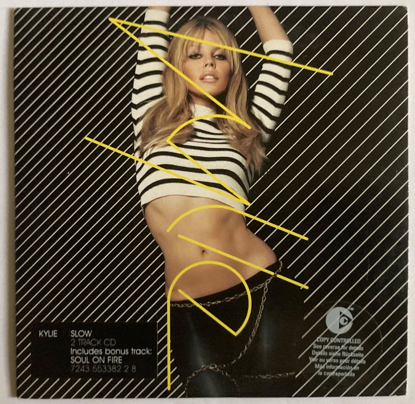 CDs: KYLIE MINOGUE - SLOW – D'occasion à Poliez-Pittet par Newtown-Records