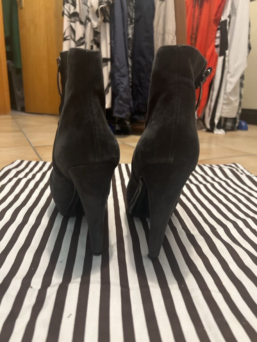 Navyboot Scarpe da donna: Bottines en daim gris Navyboot pointure 38 bon état – Nuovo (secondo la descrizione) da Arvillard (Salins) venduto da mental0mystique 2