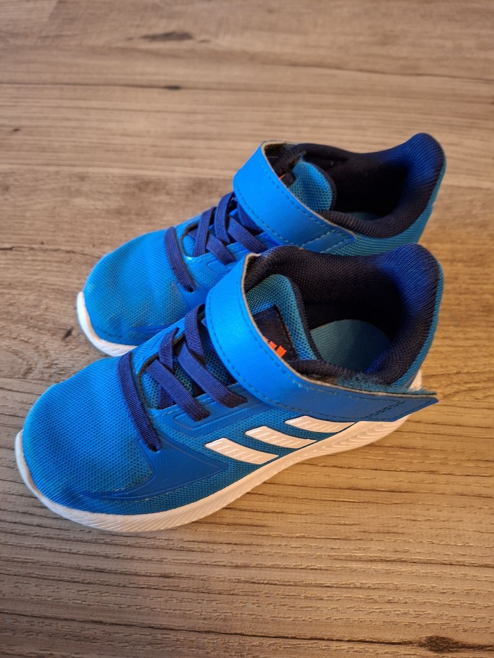Adidas Scarpe per ragazzi: Adidas Kinderschuhe, Grösse 26 – Usato da Winterthur venduto da Ausmisten2026 1