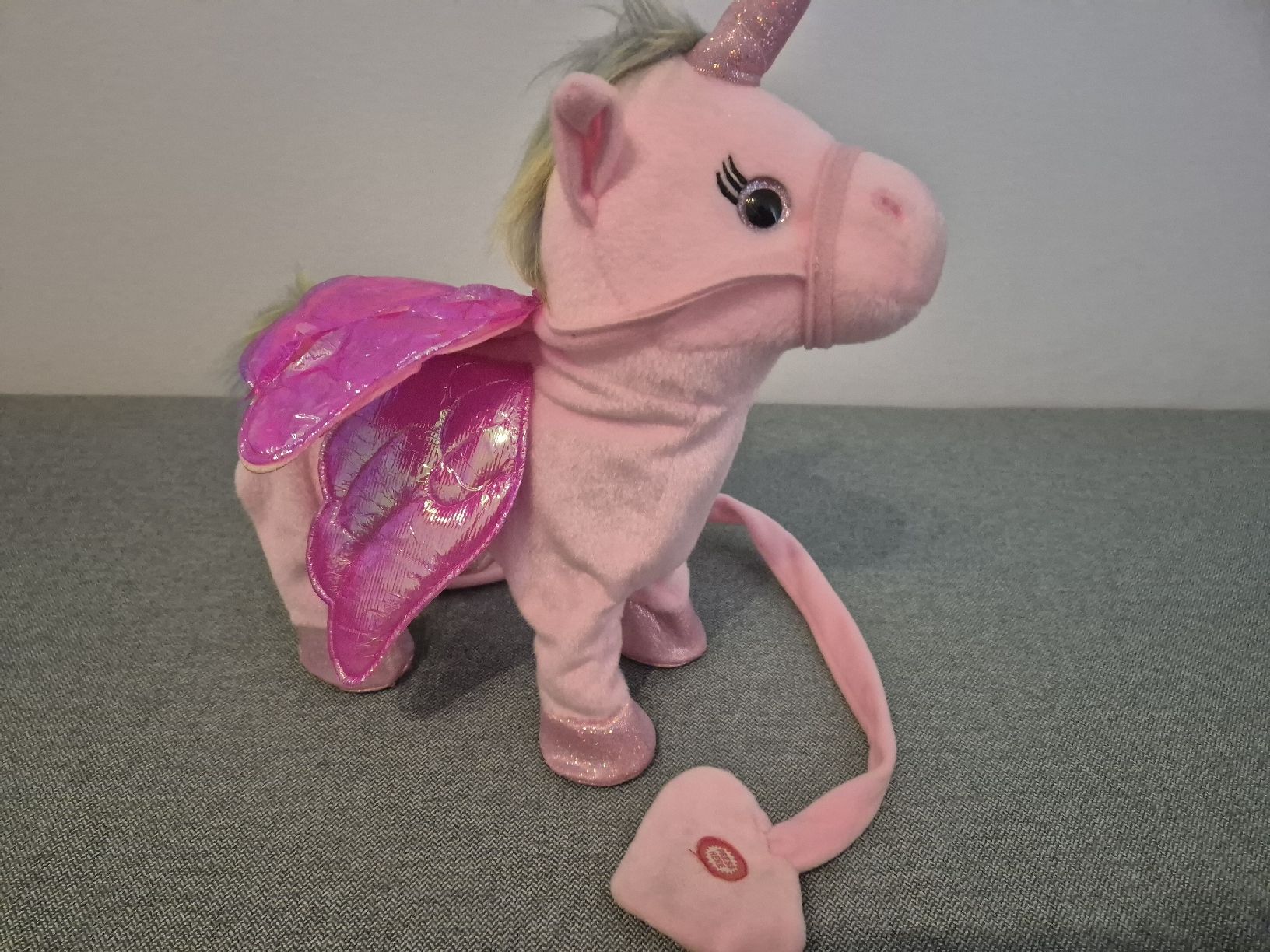 Giocattoli: Walking Unicorn Toy – Usato da Basel venduto da and_zvv7