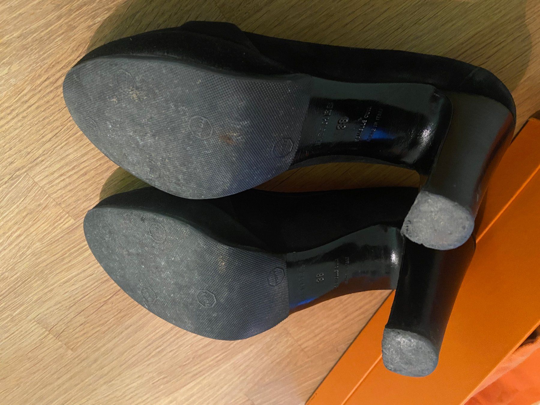 Hermès Scarpe da donna: Hermes | schwarzer Pumps, Wildleder, Grösse 38 – Usato da Urdorf venduto da Kandis02 6