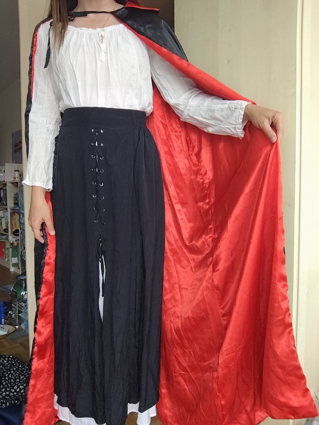 Altro in  Abbigliamento & Accessori: Cosplay Vampire Costume Cape - Halloween – Usato da Mägenwil venduto da VintageGirly 6