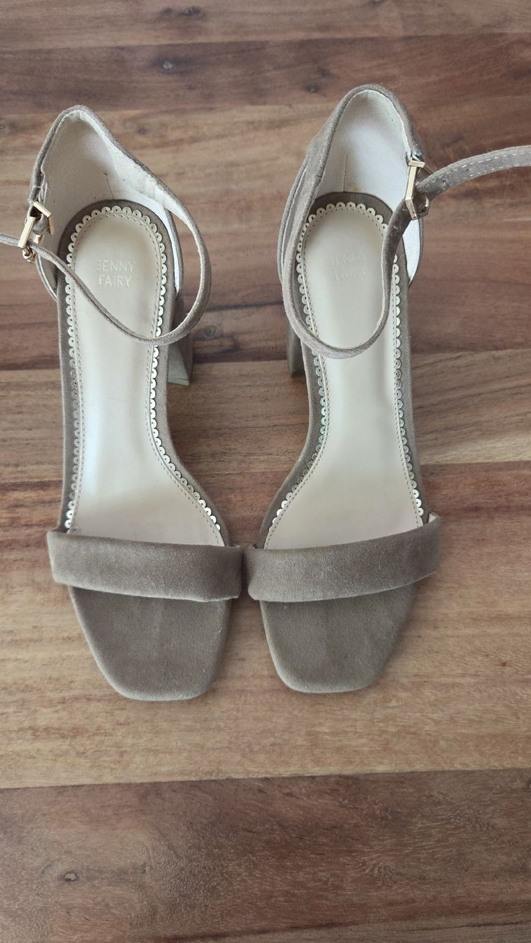 Chaussures femmes: Sandaletten beige - Grösse 37 – D'occasion à Wohlen AG par steffi_Bee 1