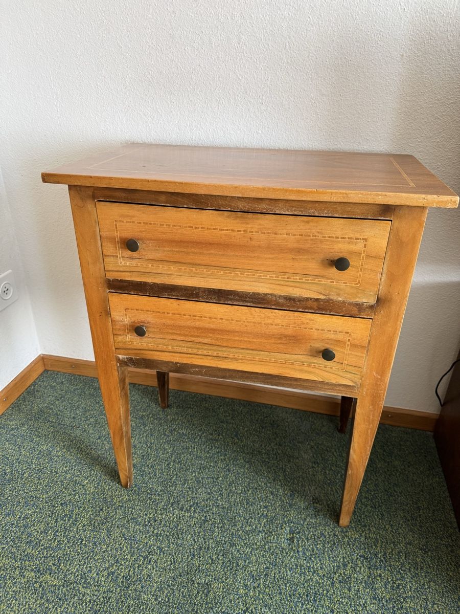 Cassettiere: Biedermeier Kommödli Nussbaum – Usato da siebnen venduto da minte