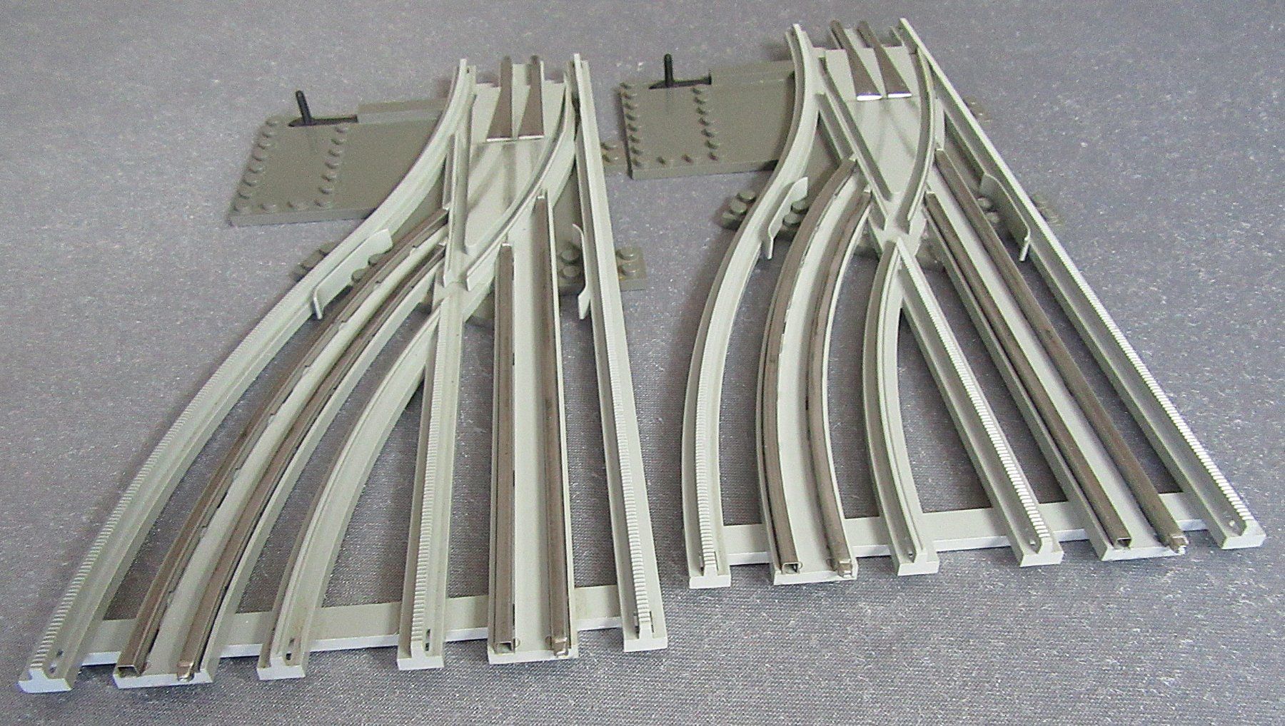 Lego Kit di costruzioni: Lego - 2 alte Eisenbahn Weichen hellgrau - ab CHF 5.00 – Usato da Auenstein venduto da Padabimbim 1