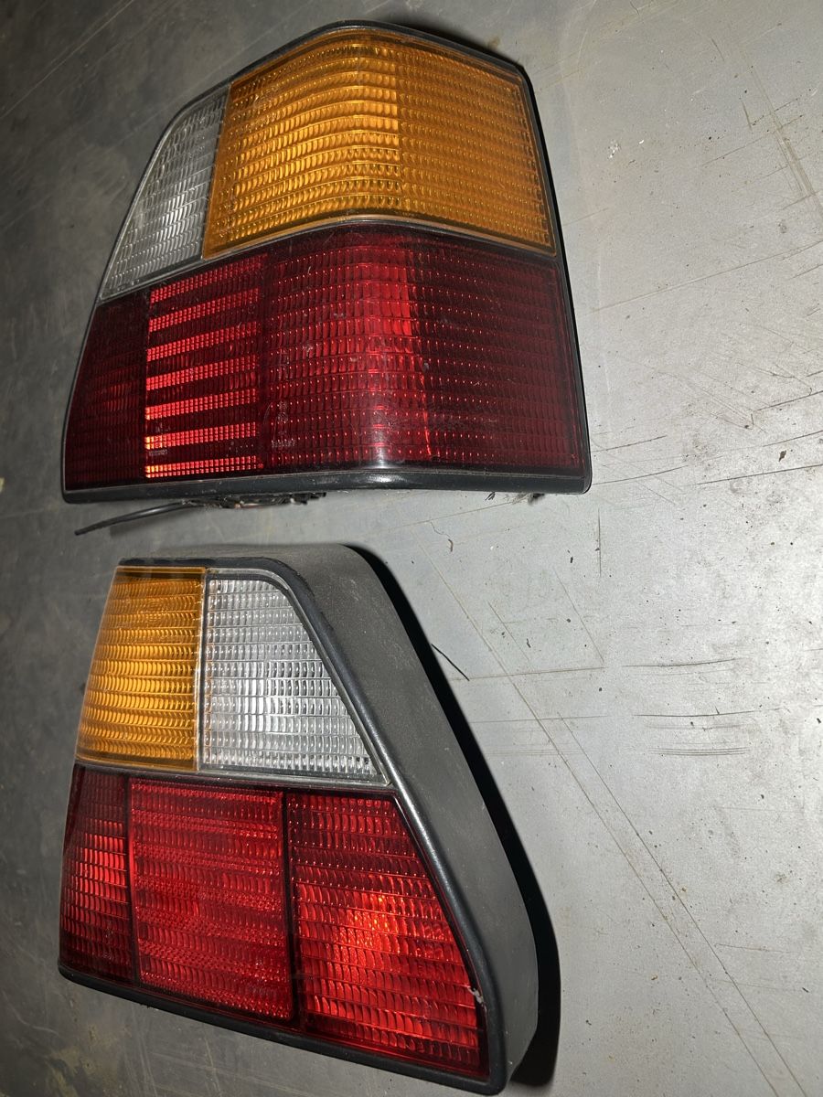 Volkswagen Tutti pezzi di ricambio auto: Golf2 Hella Rückleuchten  – Usato da Gampelen venduto da ste_r6hj 1