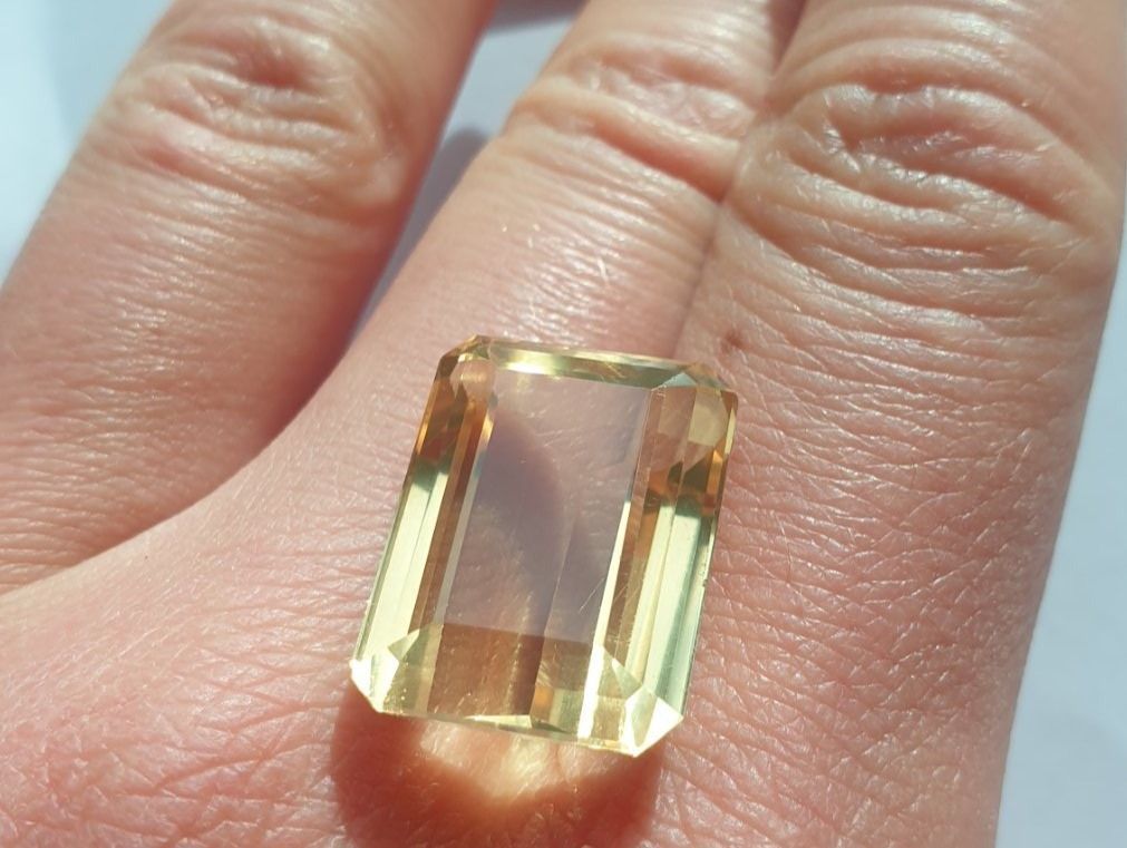 Pietre preziose: Quartz citrine jaune taillé - 20,8 ct – Nuovo (secondo la descrizione) da St-Cergue venduto da cal_wsm9