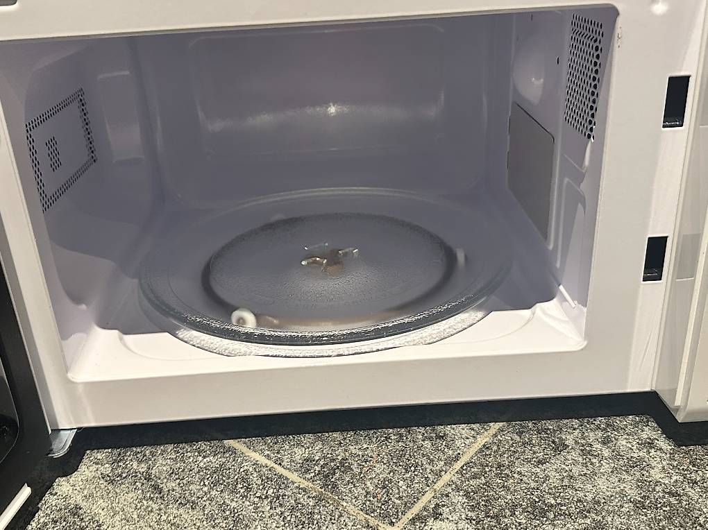 Elettrodomestici da cucina: Mikrowelle Intertronic 20 Liter – Usato da Pfeffingen venduto da Aramas 1