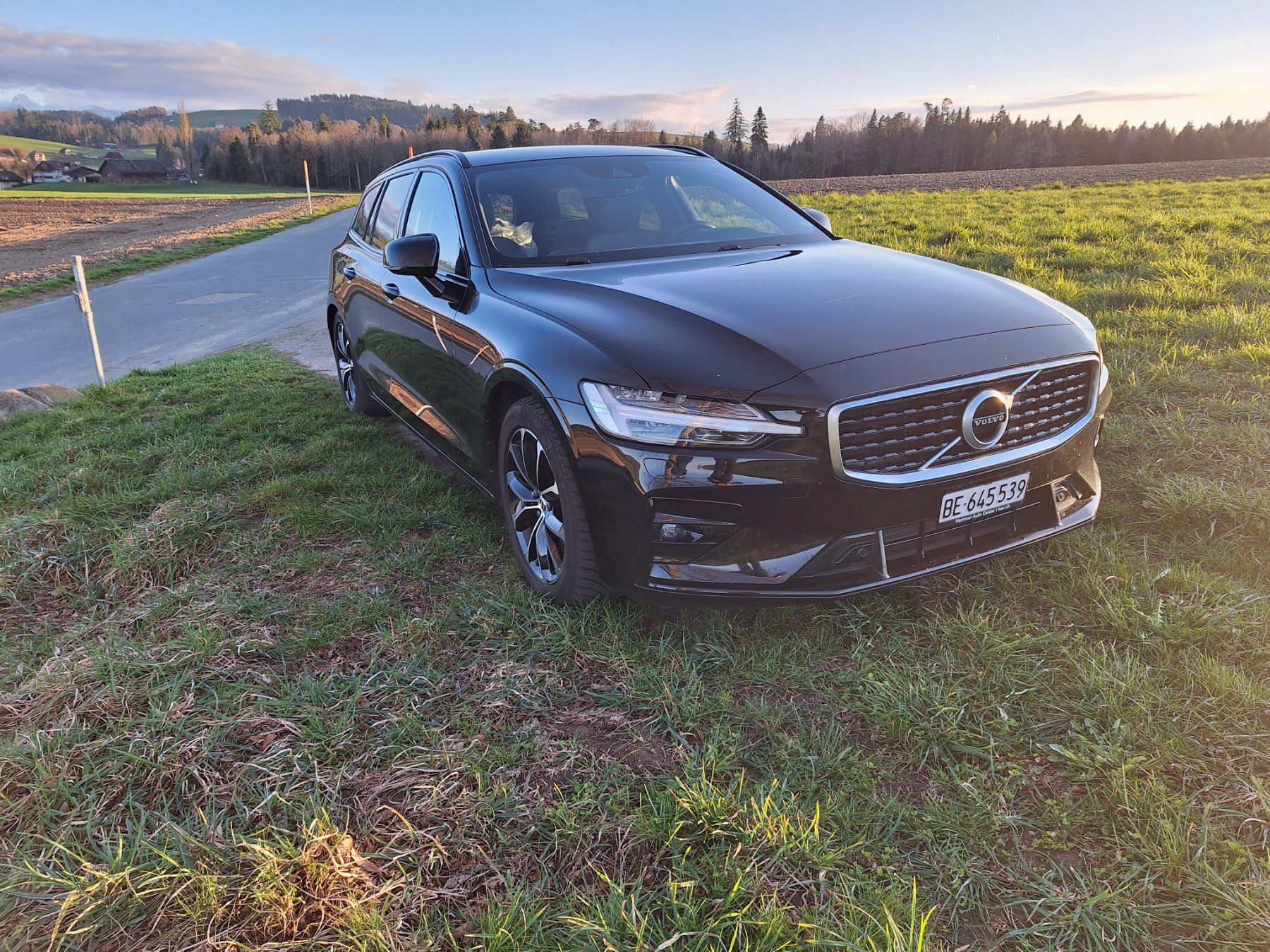 Volvo Automobili: Volvo V60 2.0 D4 R-Design AWD – Usato da Bern venduto da HSBZaeune 5