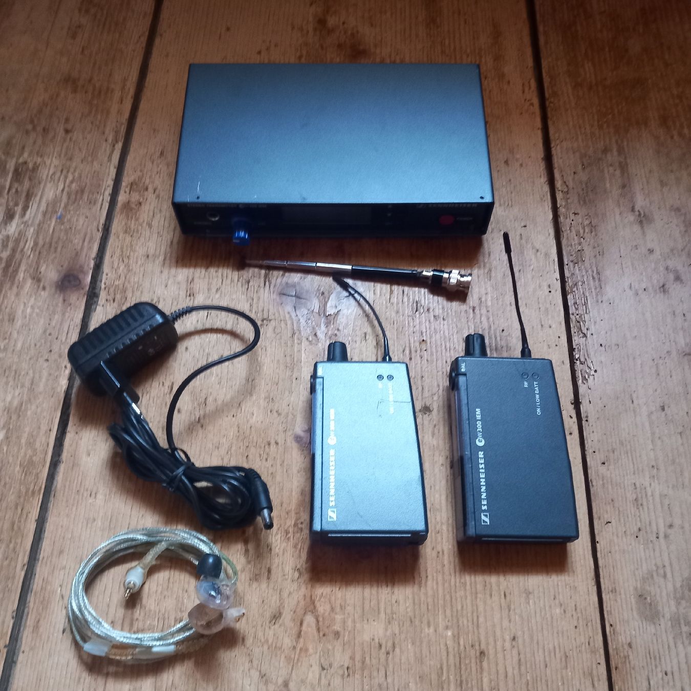 Sennheiser Radiocomunicazione: Sennheiser EW 300 IEM G2 System Stereo Transmitter – Usato da Ebnat-Kappel venduto da blazzi 3