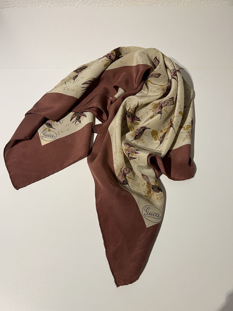 Gucci Foulards, Tücher & Schals: Foulard en soie Gucci  – Gebraucht aus St-Pierre-Clages von ste_xk6p