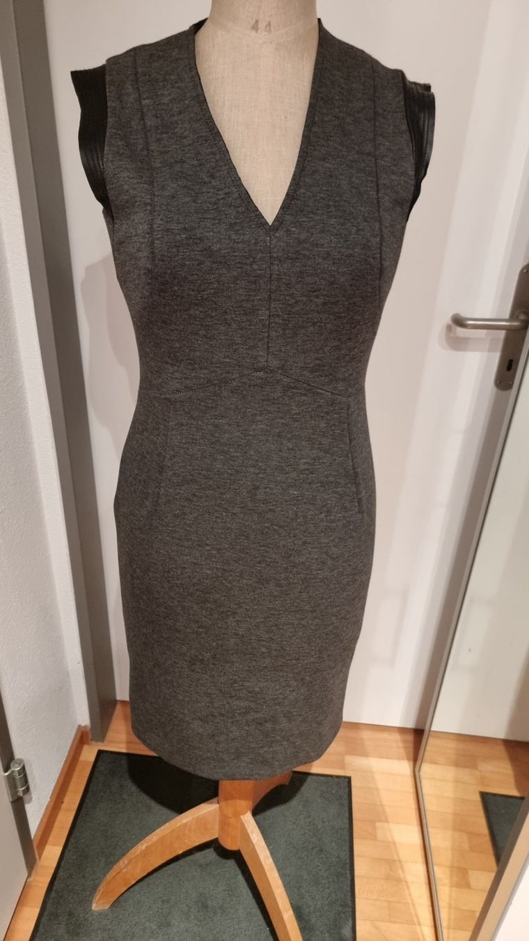 Sandro Vestiti: Sandro Kleid – Nuovo (secondo la descrizione) da Riedikon venduto da Winter21.