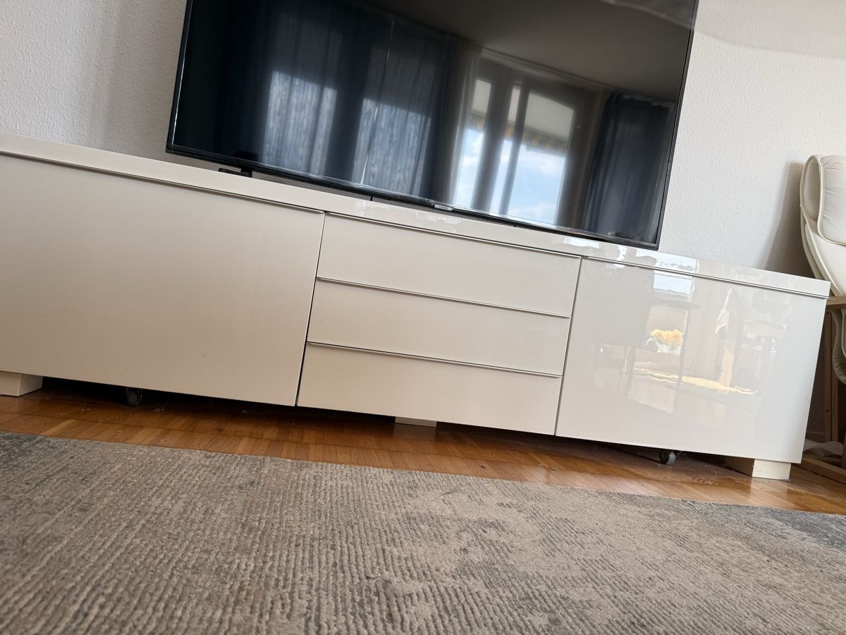 Ikea Mobili TV: Ikea Besta Burs Tv Bank – Usato da Hinwil venduto da new_jw6c 1