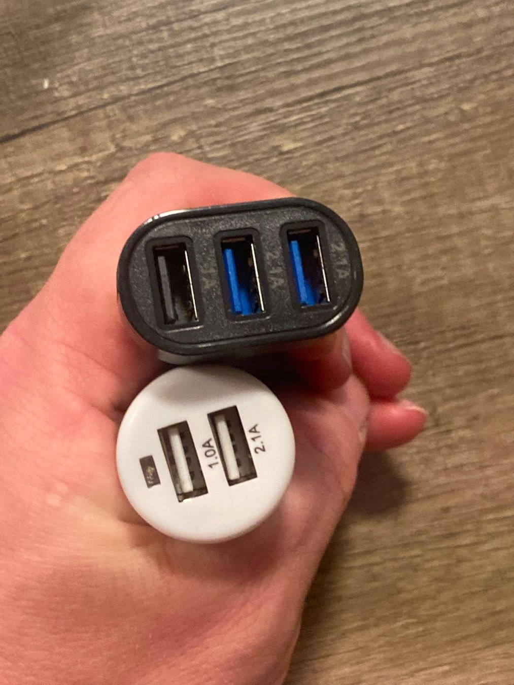 Chargeurs de batterie: USB Ladegerät 3-Port und 2-Port Autoadapter neu – D'occasion à Siebnen par neb_tt6h