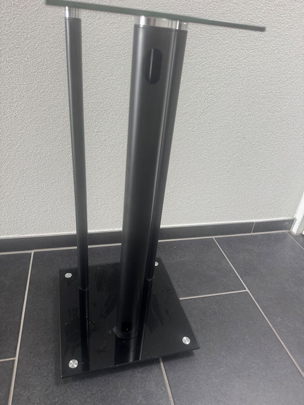Supporti a parete: Lautsprecherständer schwarz Glas Metall – Usato da Oberrohrdorf venduto da Mnussbi63 1