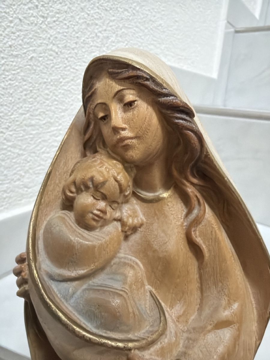 Sculptures & Statues: Madonna mit Kind, geschnitzt aus Holz. – D'occasion à Biberist par Momo33 1