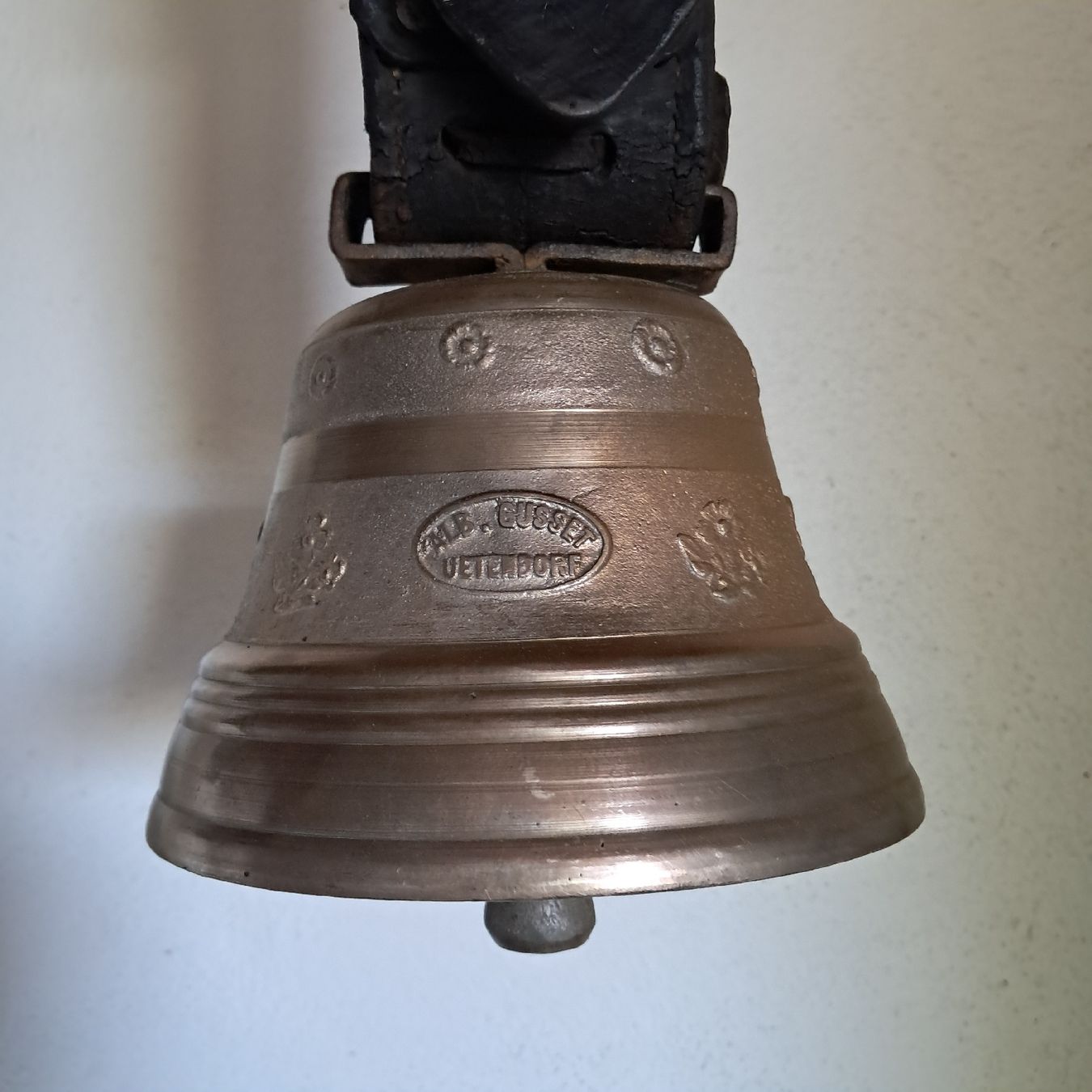 Glocken & Treicheln: ALTE  ALBERT GUSSET GLOCKE  – Gebraucht aus Murten von SHETHOF 1