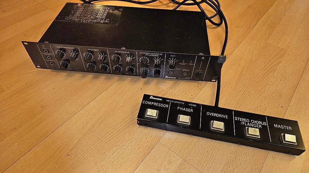 Strumenti musicali: IBANEZ UE400 1980er Multi-Effekt-Gerät – Usato da Rorschach venduto da Crossfire34343